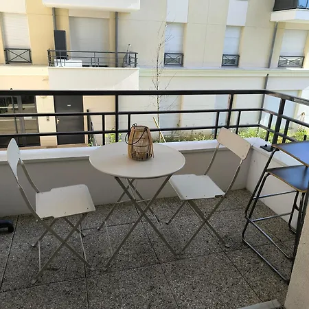 Apartment De 40 M2 Ensoleille Et Paisible